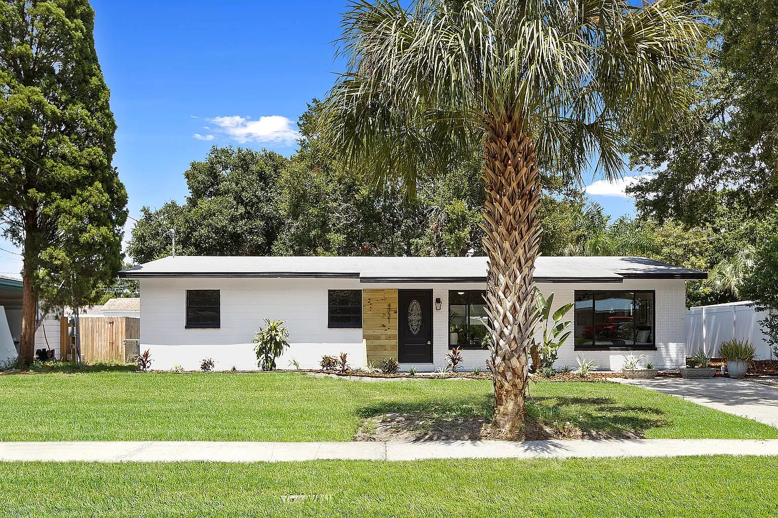 4 bed, 1372 sqft, $2,999 — Photo 1