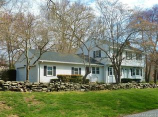 33 Meadowood Ln, Old Saybrook, CT 06475