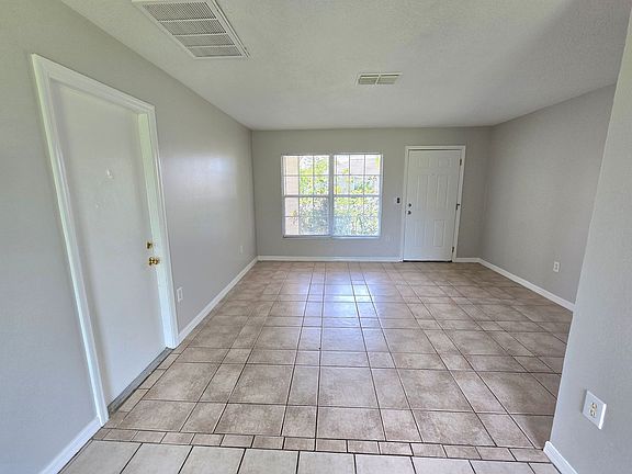 5th image of 136 Birmingham Dr