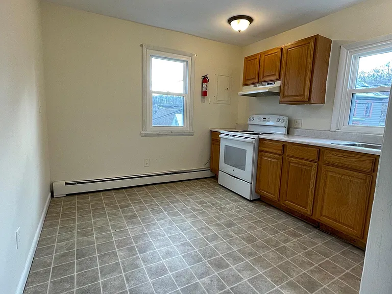 80 Main St #5 — Photo 9