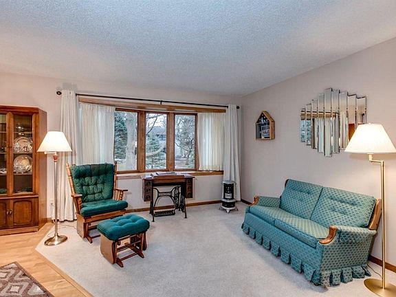 3rd image of 9908 Linden Dr