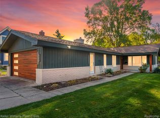 608 Parkdale Ave, Rochester, MI 48307