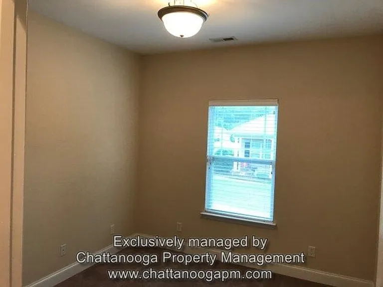 525 Callaway Ct — Photo 11