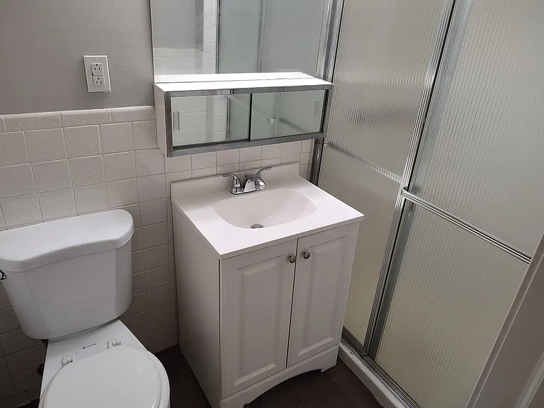 221 East Ave — Photo 7