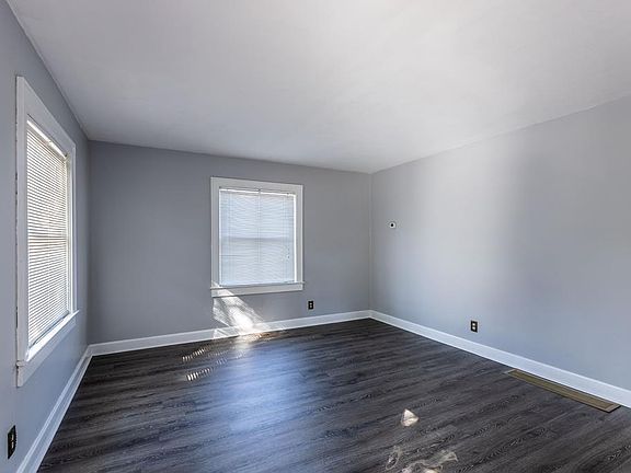 4th image of 1921 Oak Ave