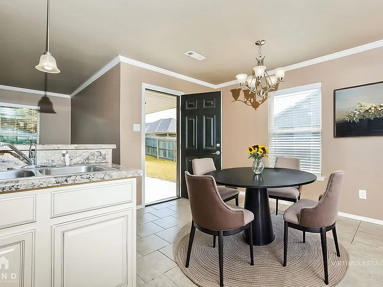 155 Harvick Cir — Photo 3