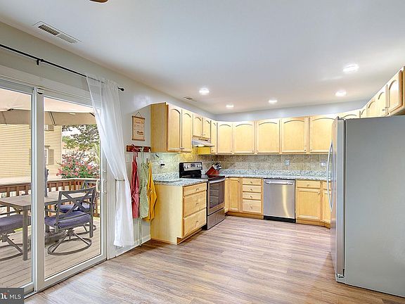 2nd image of 1418 Orleans Ct