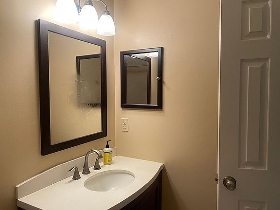 5th image of 401 Brokaw Ct