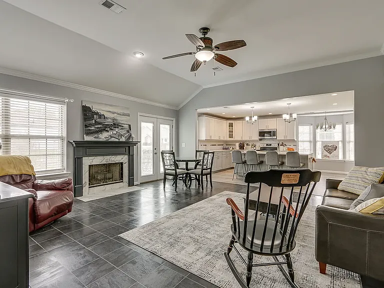 2220 Jo Ann Dr — Photo 7