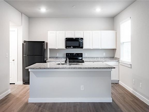 3rd image of 705 Horseshoe Dr #303