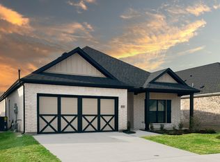 572 Oak Creek Dr, Lavon, TX 75166