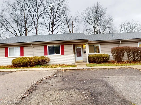 26476 Franklin Pointe Dr, Southfield, MI 48034