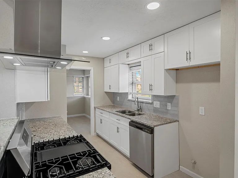 1015 Rock Canyon Dr — Photo 9