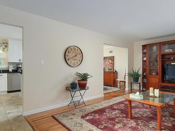 3rd image of 35 N 6th Ave