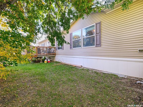 3rd image of 15 Prairie View Crescent