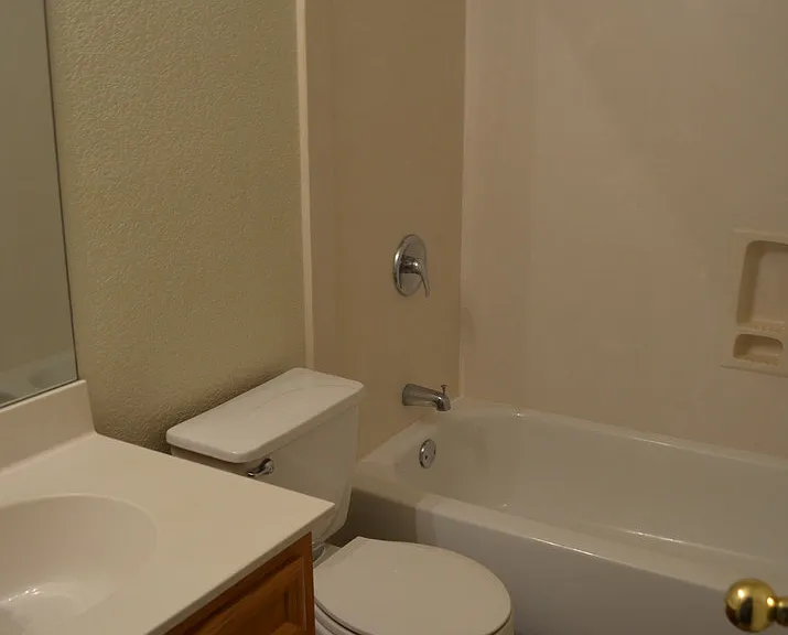 939 Maplewood St — Photo 10