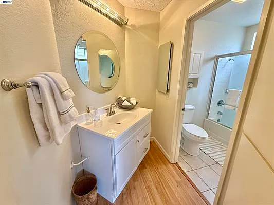 3835 Yorkshire St — Photo 23