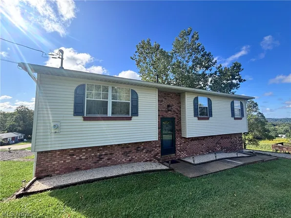 1180 Mitchells Ln, Marietta, OH 45750