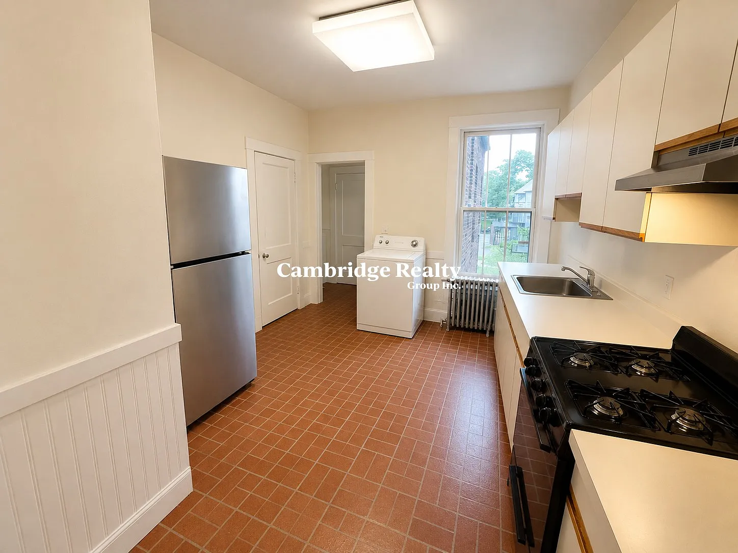 5 bed, 1.0 bath, 1450 sqft, $4,700 — Photo 1