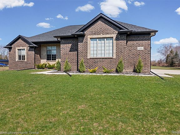 3rd image of 7285 Wood Pointe Dr