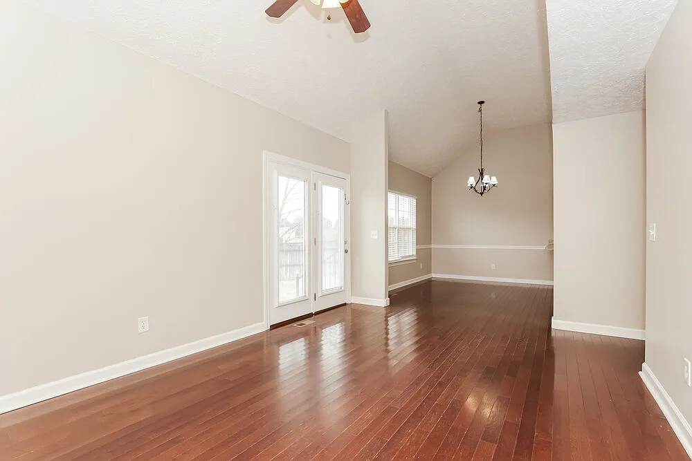 4 bed, 3.5 bath, 1907 sqft, $2,265 — Photo 4