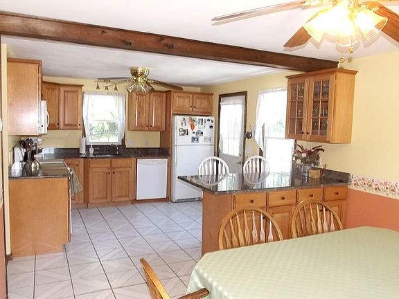 4th image of 34 Bob White Ln