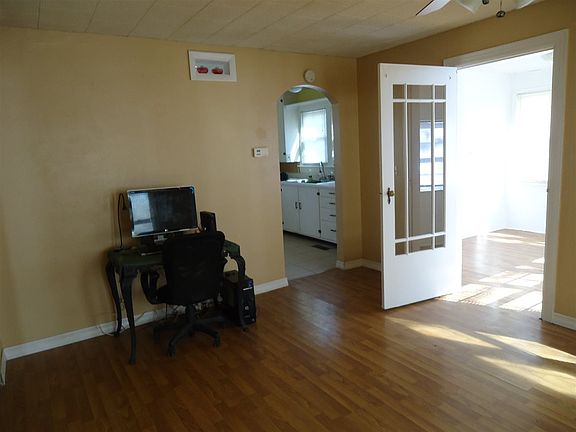4th image of 110 E Polk St