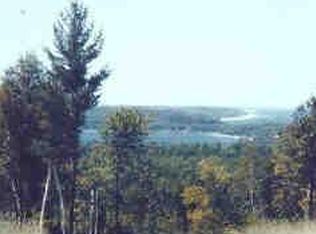 6 Ceylon Dr, Onekama, MI 49675