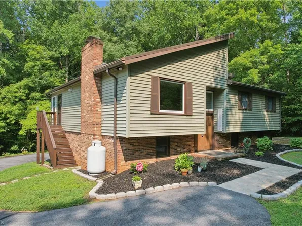1640 Beechwood Rd, Yadkinville, NC 27055