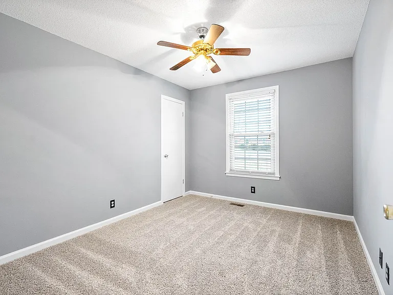 1835 Warren Dr — Photo 18