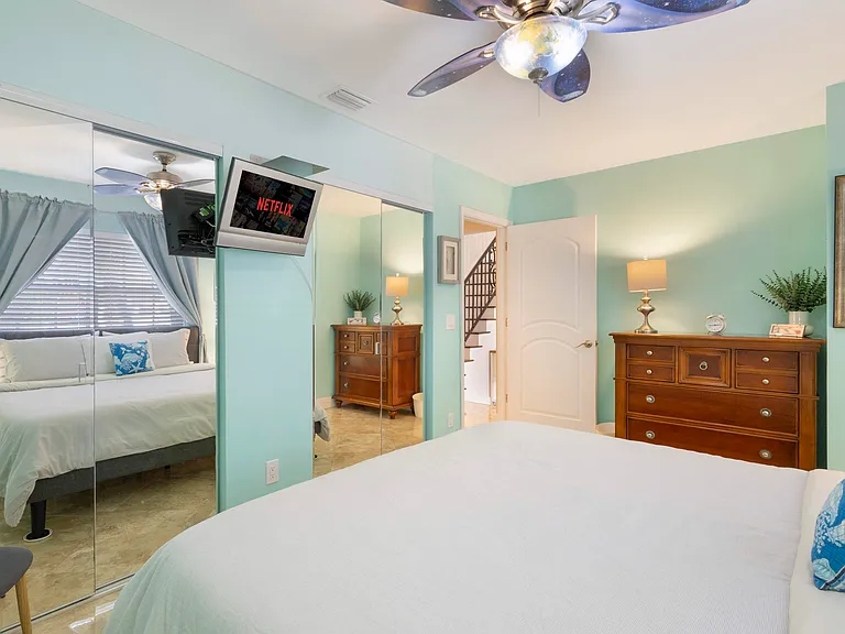 832 Green St #1 — Photo 16