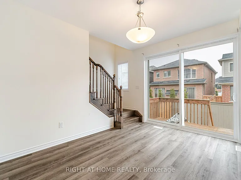 908 Sumac Cres — Photo 17