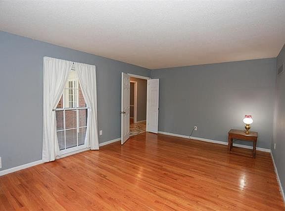 5th image of 318 Hawthorne Dr