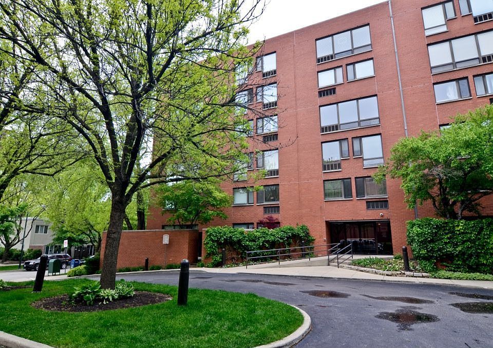 1st image of 1115 S Plymouth Ct APT 123