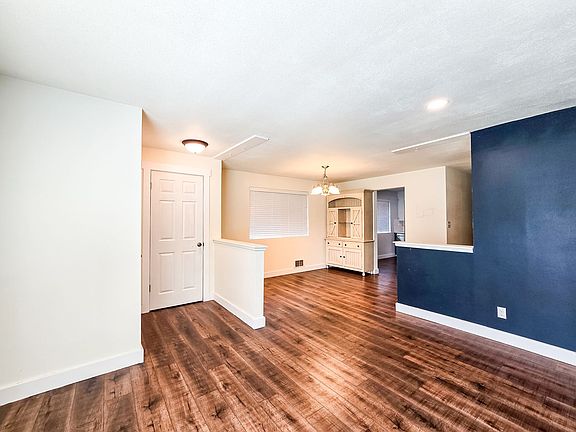 4th image of 1071 Alder Ave
