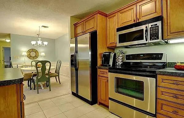 600 Brookside Dr #E — Photo 3