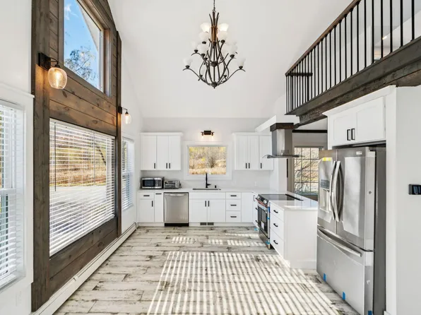 96 E Randolph Road, Chelsea, VT 05038