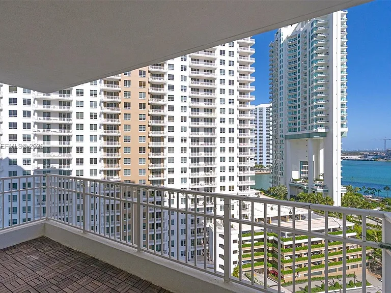 701 Brickell Key Blvd #L04 — Photo 12