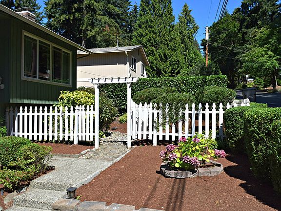 2nd image of 1007 212th Ave NE