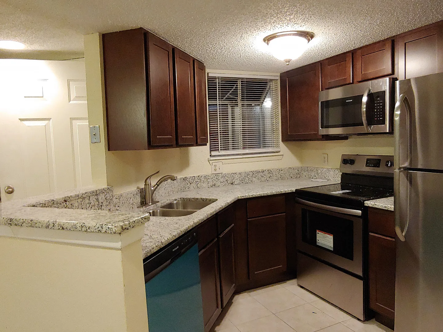 Orlando: 2 Bed/2 Bath, Pond View Condo On 2nd Floor — Photo 2