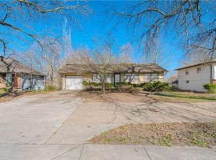 8905 Blue Ridge Blvd, Kansas City, MO 64138