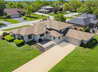 2 Hamilton Ln, Oak Brook, IL 60523