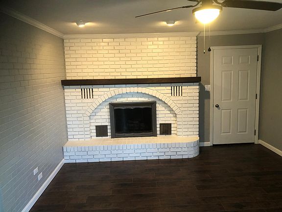5th image of 829 S Country Club Dr