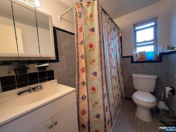5th image of 429 Plateau Ave #A