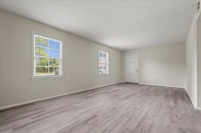 319 Revell Drive - G — Photo 3