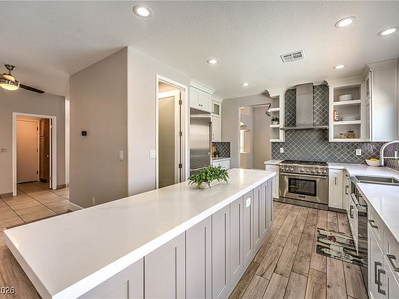 3rd image of 4833 Spanish Wells Dr