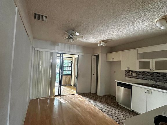 4th image of 5933 FOREST HILL Boulevard #3