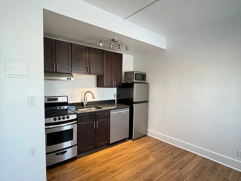 301 Main St — Photo 38