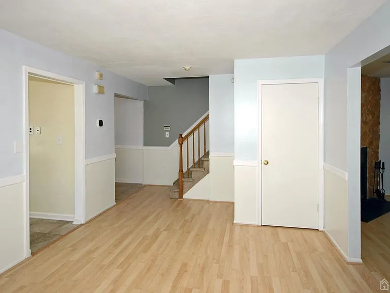 48 Astor Ct — Photo 5