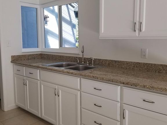 2nd image of 326 E Robinhood Dr